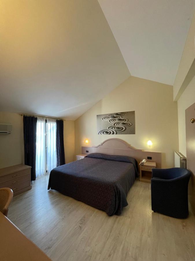 Lo Scoiattolo Hotel Massino Visconti Exterior foto