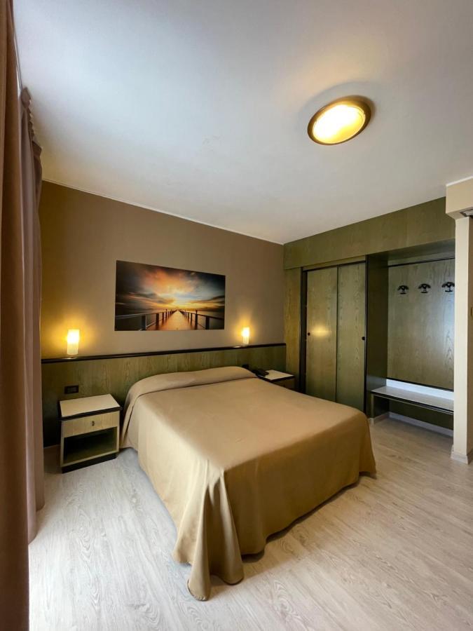 Lo Scoiattolo Hotel Massino Visconti Exterior foto