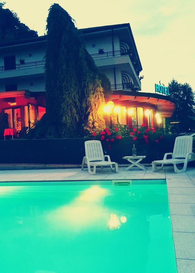 Lo Scoiattolo Hotel Massino Visconti Exterior foto